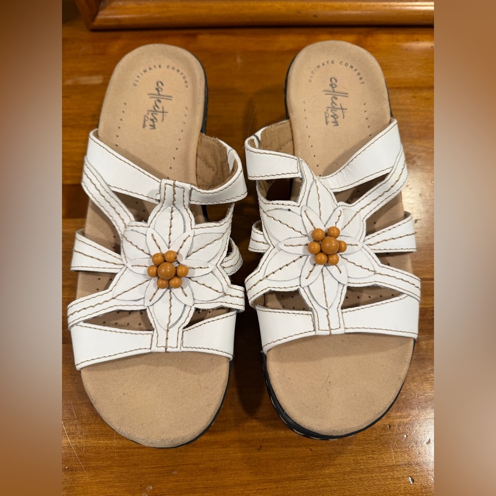 Comfortiva White Sandals with Tan Floral Detail